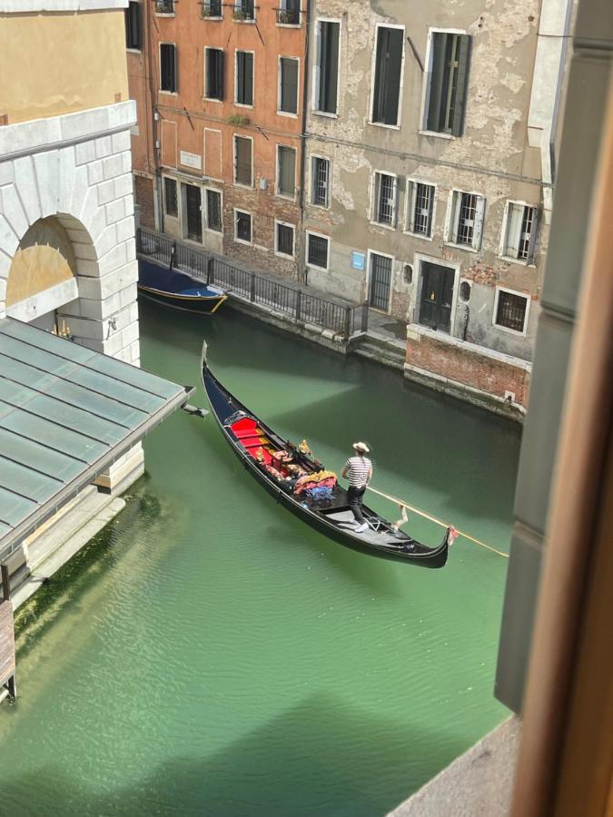 Casanova Fenice - Canal View Apartment Venedig