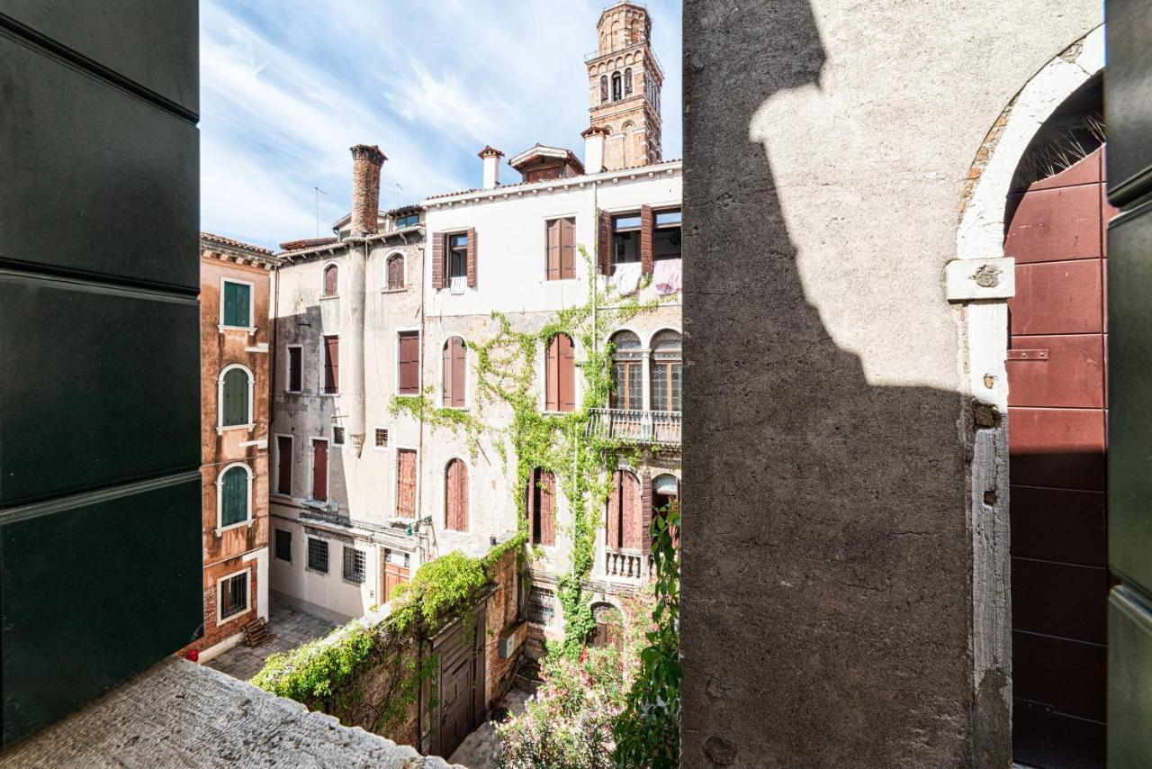 Casanova Fenice - Canal View Apartment Venedig