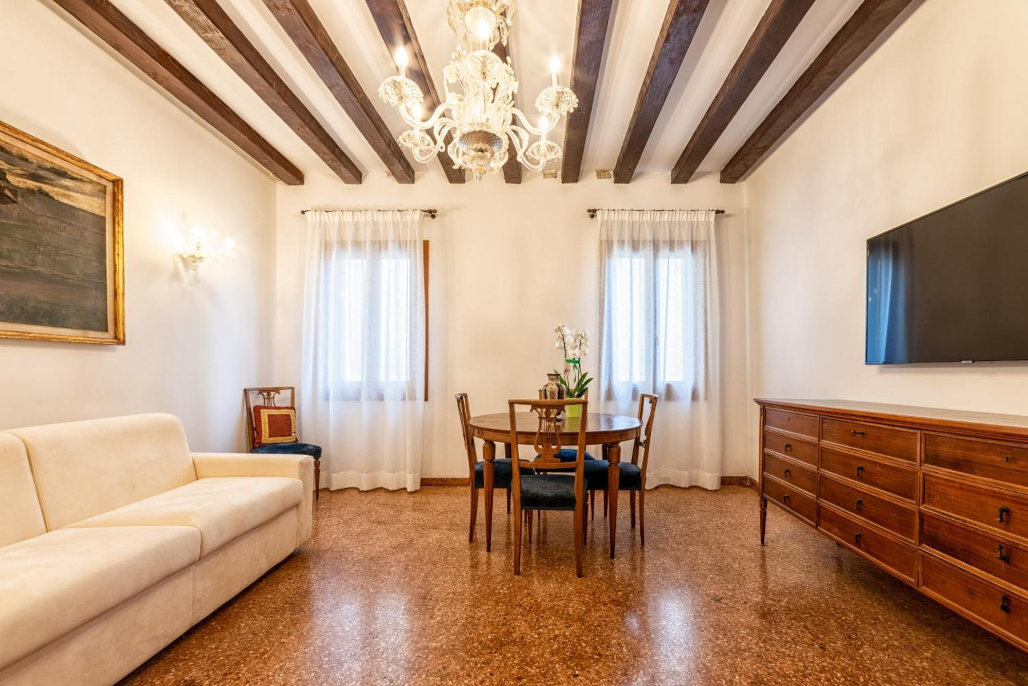 Casanova Fenice - Canal View Venedig