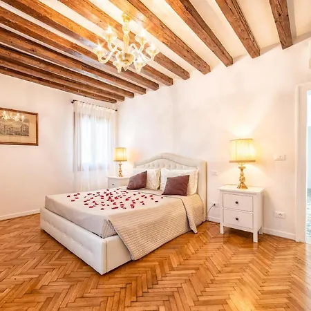 Casanova Fenice - Canal View Venice Exterior photo