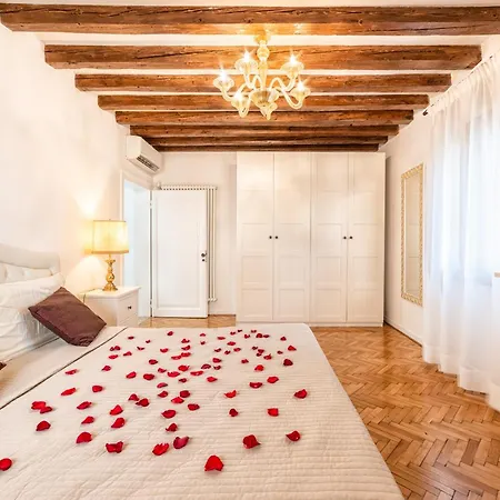 Casanova Fenice - Canal View Venice Room photo