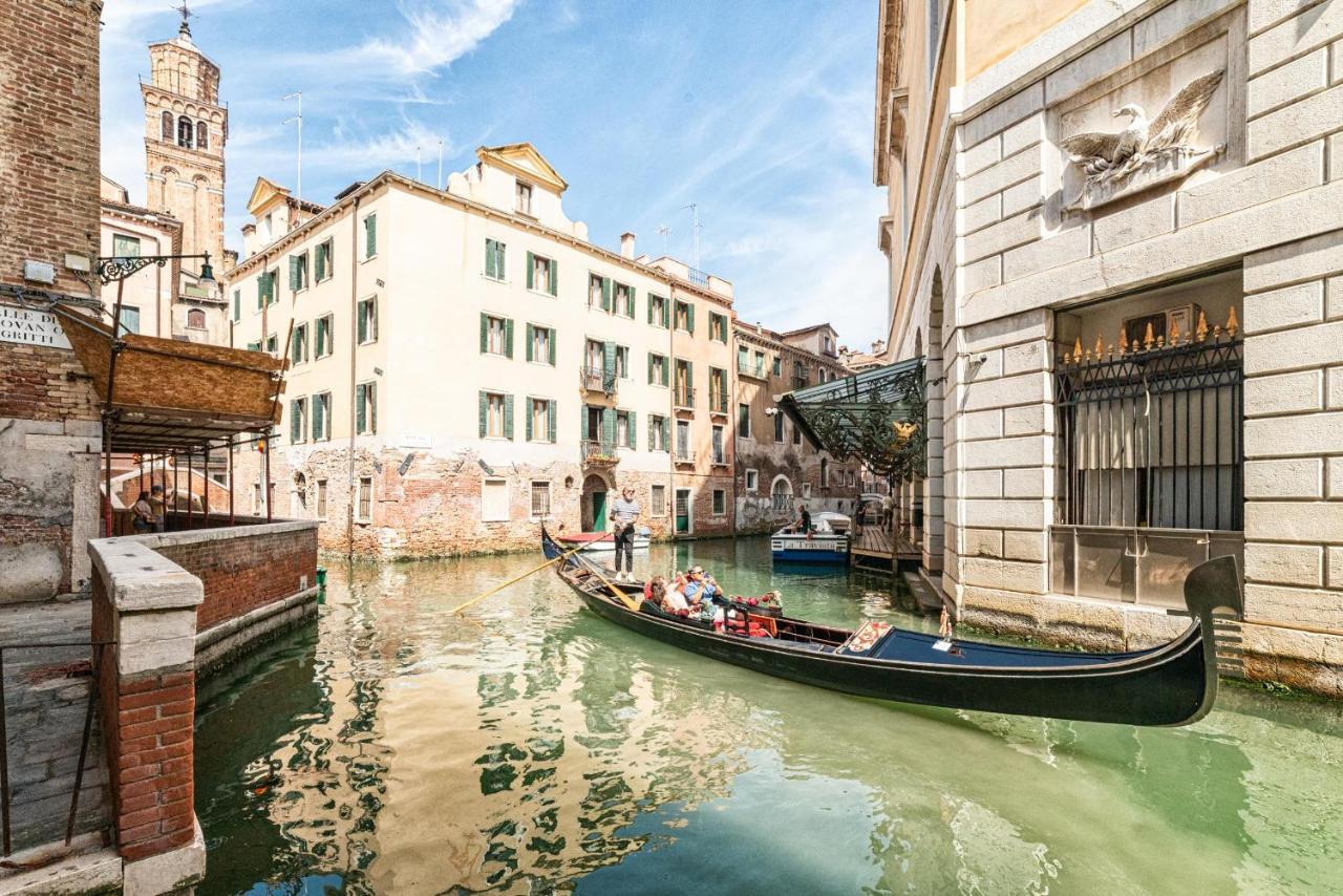 Casanova Fenice - Canal View Apartment Venedig
