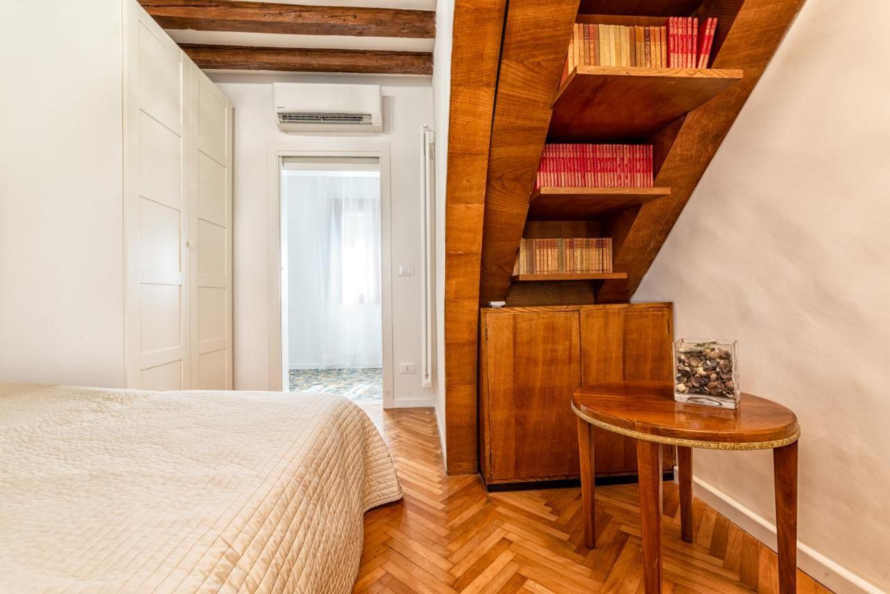 Casanova Fenice - Canal View Apartment Venedig