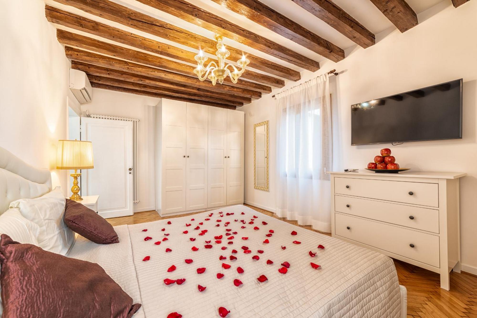 Apartment Casanova Fenice - Canal View Venedig