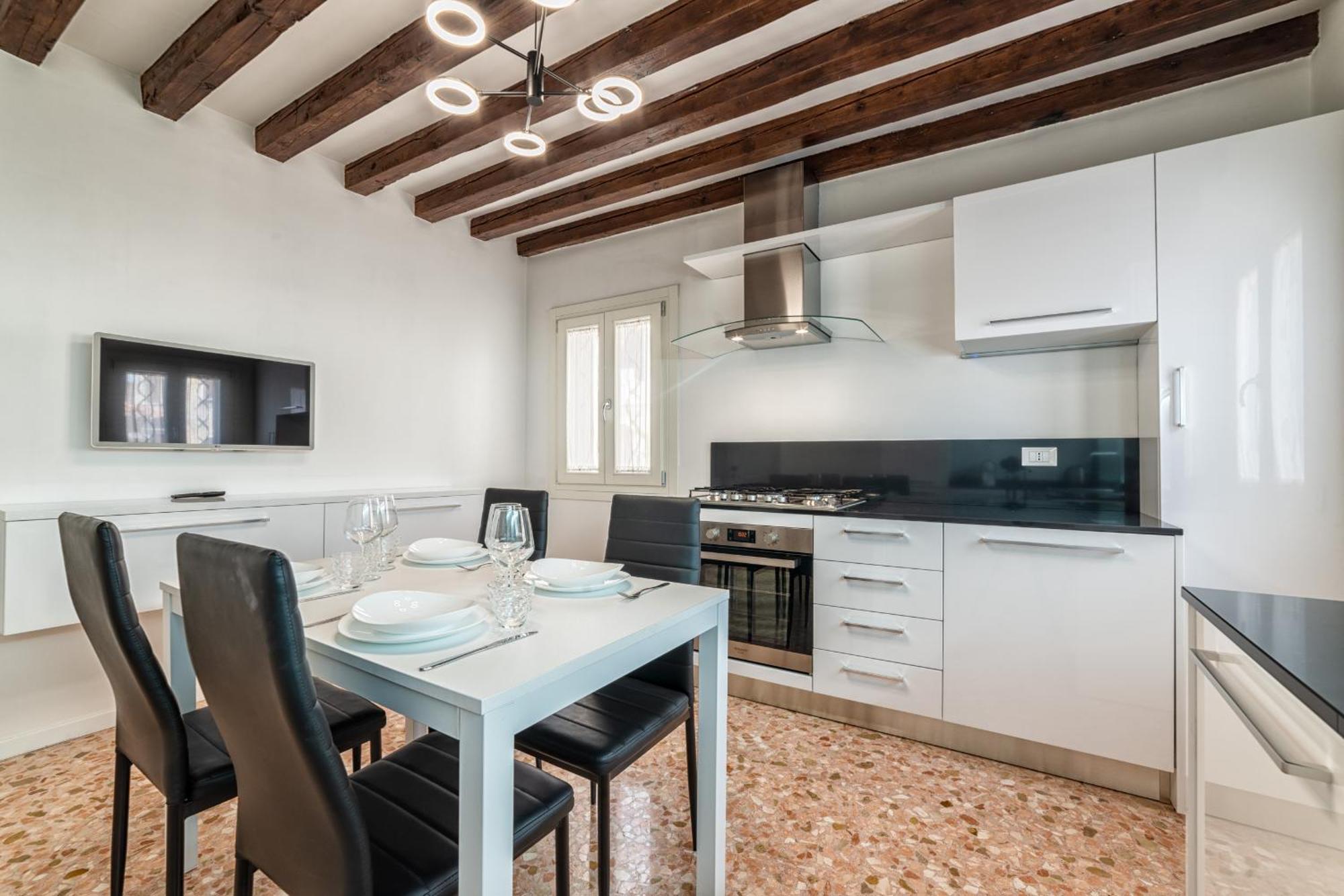 Casanova Fenice - Canal View Apartment Venedig